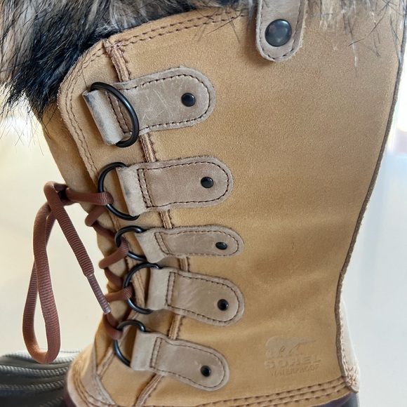 Sorel Joan of Arctic boots in Taffy and Royale. Size 8. - Picture 9 of 10